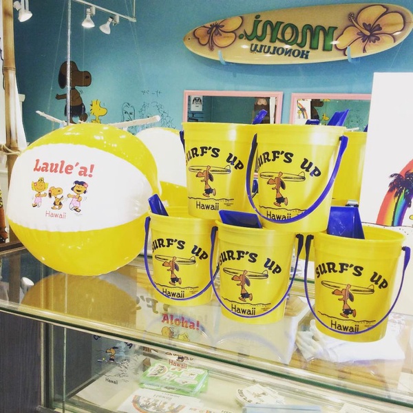 地區限定「焦糖色史努比」超萌特別款，只有這間店買的到！愛衝浪又曬黑的模樣超級萌！