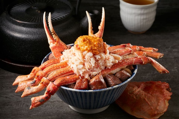「開丼」霸氣松葉蟹燒肉丼鮮甜登場！還有蟹飽王丼就算痛風也要吃！開賣日期、地點看這裡～