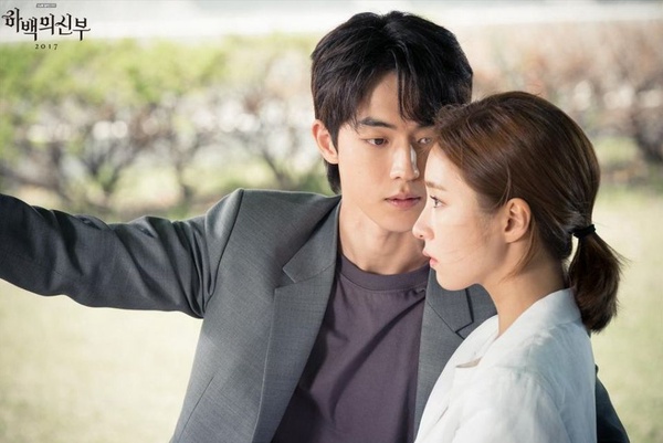 《他人即地獄》李棟旭變態吃人肉，洗刷爛演技罵名！8位曾因「挑錯劇本」被罵的韓星，申惠善最無辜，南柱赫評價逆轉