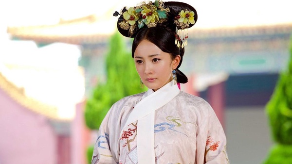 楊冪版令妃PK吳謹言、李純！網評9位穿旗服最美女星，趙麗穎、秦嵐都上榜