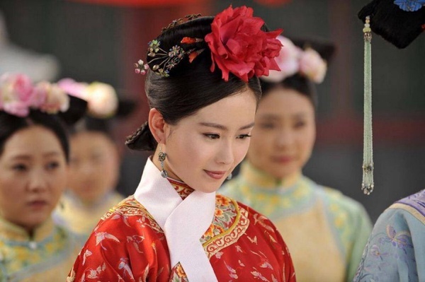 楊冪版令妃PK吳謹言、李純！網評9位穿旗服最美女星，趙麗穎、秦嵐都上榜