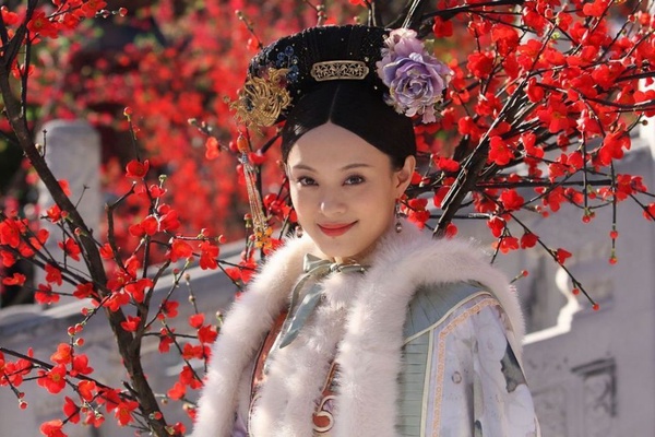 楊冪版令妃PK吳謹言、李純！網評9位穿旗服最美女星，趙麗穎、秦嵐都上榜