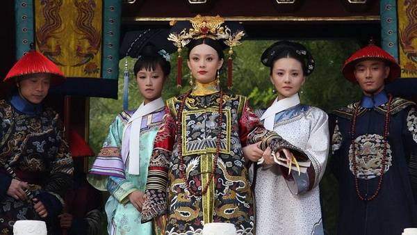 楊冪版令妃PK吳謹言、李純！網評9位穿旗服最美女星，趙麗穎、秦嵐都上榜
