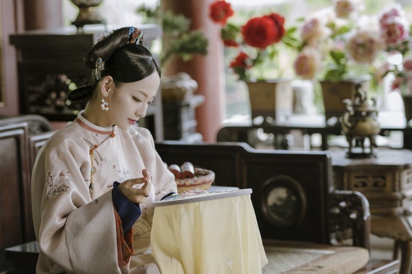 楊冪版令妃PK吳謹言、李純！網評9位穿旗服最美女星，趙麗穎、秦嵐都上榜