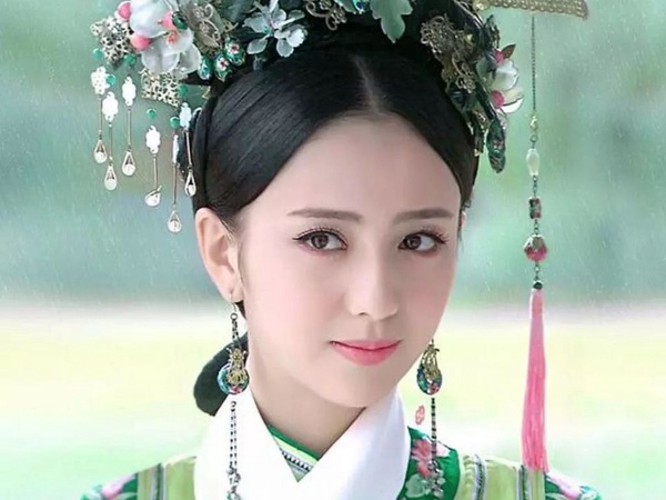 楊冪版令妃PK吳謹言、李純！網評9位穿旗服最美女星，趙麗穎、秦嵐都上榜