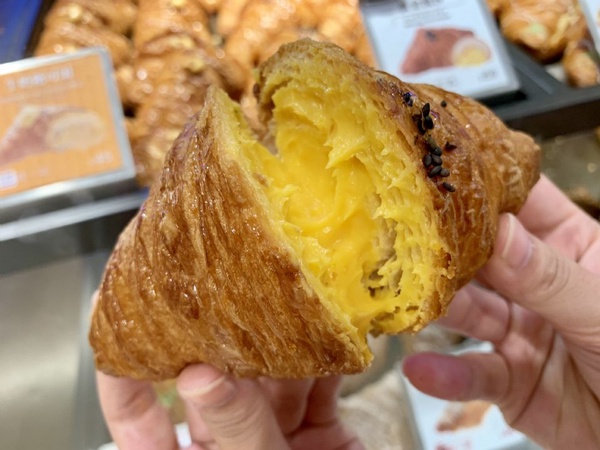 八月堂推期間限定「黃金流沙可頌」，還有饗月中秋禮盒美味登場！
