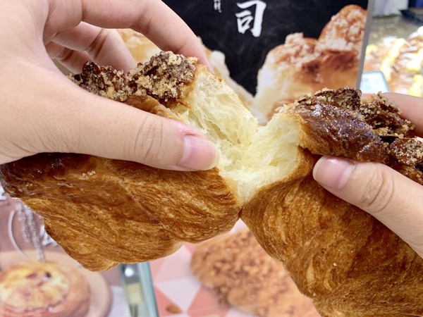 八月堂金饌吐司系列盛大登場，香Q鬆軟的口感讓你一口接一口停不下來～