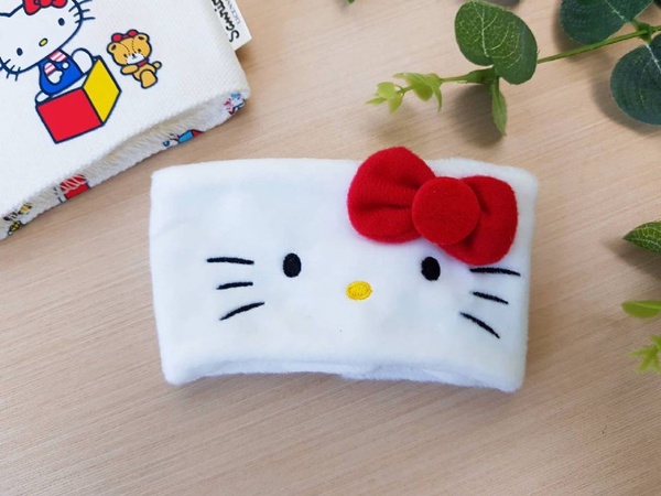 全家Hello Kitty杯套！日本搶先推出的Hello Kitty杯套，台灣全家現在也推出Hello Kitty杯套＆飲料提袋～