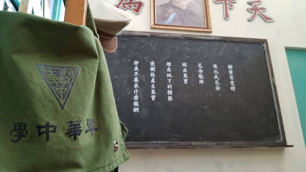 《返校》翠華中學快閃西門町!封條&蠟燭製造出的恐怖感,西門町電影公園重現《返校》翠華中學場景!