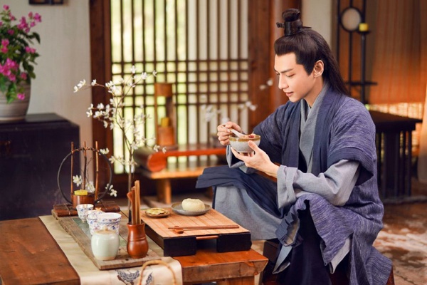 羅雲熙《月上重火》劇照曝光！盤點羅雲熙10套古裝造型，第4套好霸，最後一套髮型有點詭異