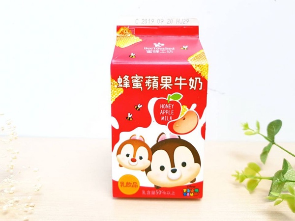 7-11米奇米妮「蜂蜜咖啡拿鐵」v.s.全家TsumTsum「蜂蜜蘋果牛奶」，蜜蜂工坊Ｘ迪士尼全面進攻7-11＆全家～
