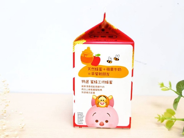 7-11米奇米妮「蜂蜜咖啡拿鐵」v.s.全家TsumTsum「蜂蜜蘋果牛奶」，蜜蜂工坊Ｘ迪士尼全面進攻7-11＆全家～