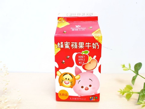 7-11米奇米妮「蜂蜜咖啡拿鐵」v.s.全家TsumTsum「蜂蜜蘋果牛奶」，蜜蜂工坊Ｘ迪士尼全面進攻7-11＆全家～