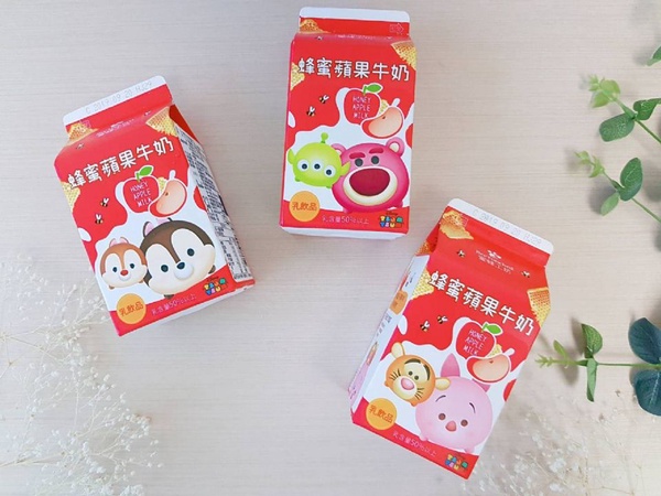 7-11米奇米妮「蜂蜜咖啡拿鐵」v.s.全家TsumTsum「蜂蜜蘋果牛奶」，蜜蜂工坊Ｘ迪士尼全面進攻7-11＆全家～