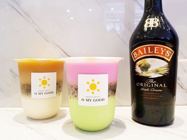 歐麥谷Ｘ貝禮詩奶酒「惡魔奶茶＆天使奶茶」！超粉嫩漸層的歐麥谷天使奶茶，加入貝禮詩奶酒的微醺滋味，絕對不能錯過～