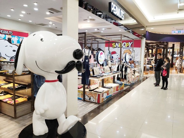 史努比專賣店「PEANUTS」現身中和Global Mall，大型翹鬍子史努比公仔絕對要拍！