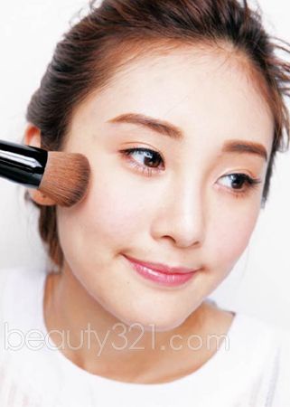 用對粉餅馬上小臉又無瑕！再也不需美肌APP！