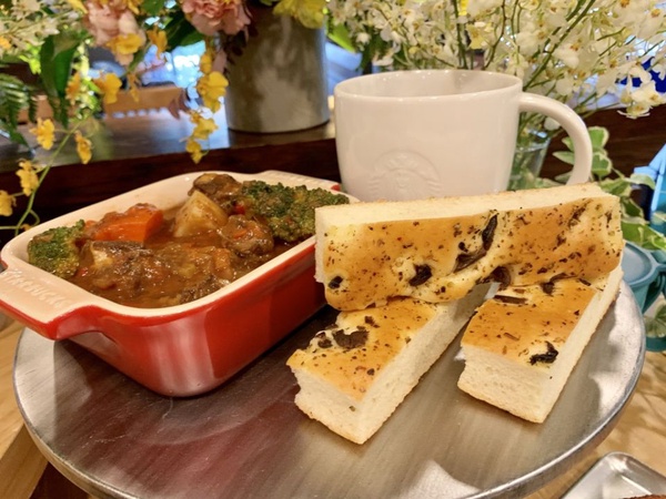 星巴克推全新「星想餐」，牛排教父鄧有癸「牛肉帕里尼」系列讓你輕鬆吃到米其林美味