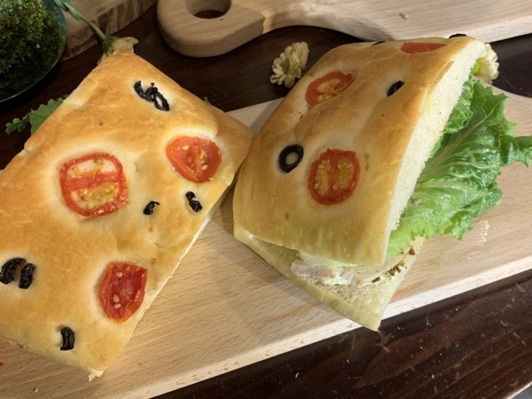 星巴克推全新「星想餐」，牛排教父鄧有癸「牛肉帕里尼」系列讓你輕鬆吃到米其林美味