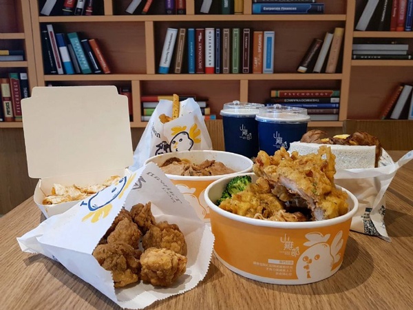 山雞部來台北南港囉！一中街超夯的山雞部進軍台北南港，想吃雞排公仔麵就趁現在～