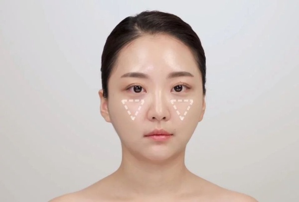 大膿痘、爛痘也能完美遮瑕！彩妝師傳授痘痘遮瑕技巧，「三明治遮瑕法」腫痘肌必學
