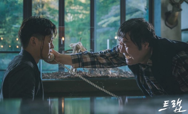 7部韓劇中的恐怖情節，《他人即地獄》李棟旭拔牙滿足虐待慾，但《Voice3》比他還變態！