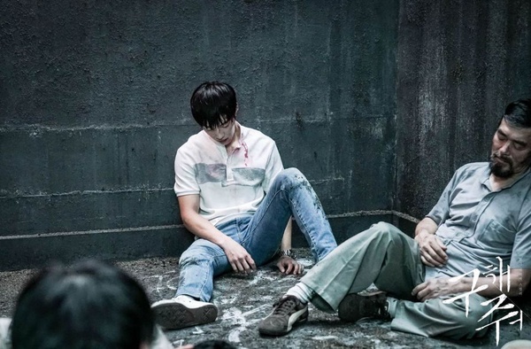 7部韓劇中的恐怖情節，《他人即地獄》李棟旭拔牙滿足虐待慾，但《Voice3》比他還變態！