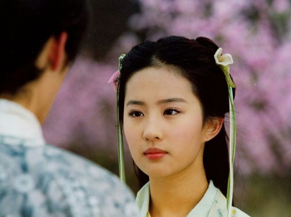 唐嫣懷孕胡歌搶當舅！回顧《仙劍》10位主演，楊冪、劉詩詩美貌依舊根本沒變