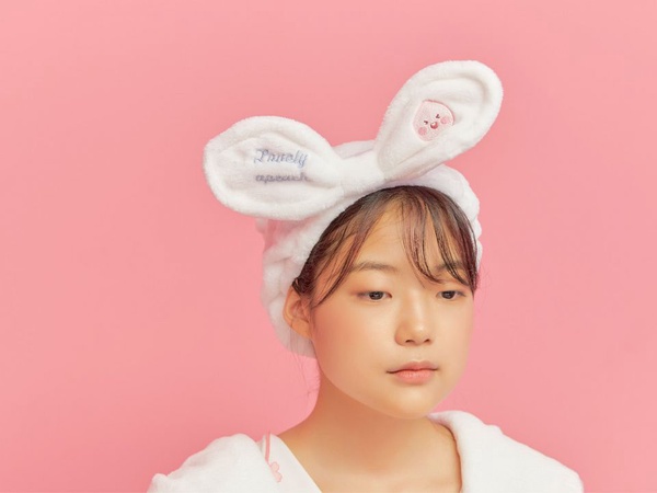 Kakao Friends「Lovely Apeach系列」推出秋冬新品，抱枕、浴袍、拖鞋到髮帶通通有，超萌Apeach美妝蛋必收！