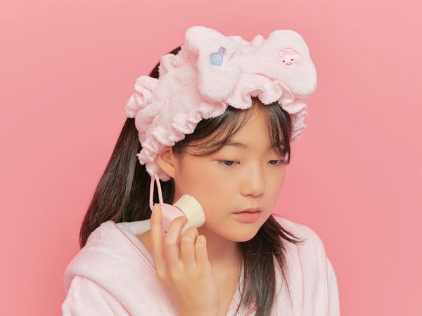Kakao Friends「Lovely Apeach系列」推出秋冬新品，抱枕、浴袍、拖鞋到髮帶通通有，超萌Apeach美妝蛋必收！