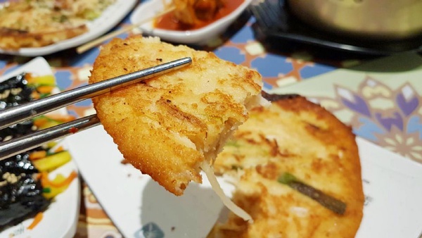 順喜家台灣一號店開幕囉！韓國順喜家超夯的綠豆煎餅＆麻藥飯捲，現在就在台北新光三越南西～