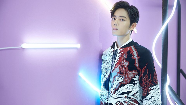 《陳情令》泰國見面會7男神造型盤點！肖戰、王一博默契情侶裝，全場最騷包是他