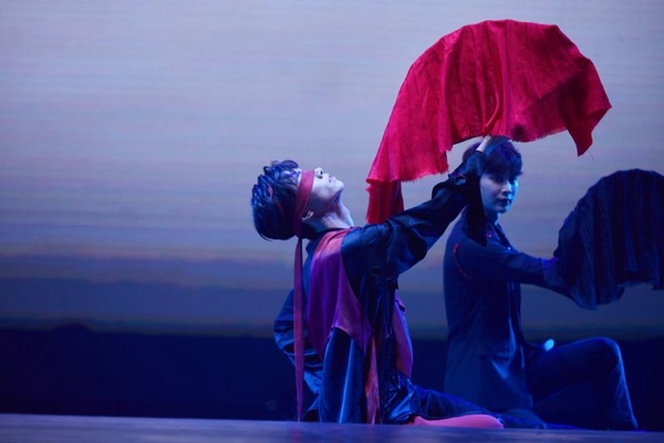 《陳情令》泰國見面會7男神造型盤點！肖戰、王一博默契情侶裝，全場最騷包是他