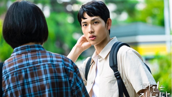 《他人即地獄》李棟旭、任時完共浴超吸睛！韓劇8個養眼時刻，南柱赫白襯衫濕身誘惑，金材昱解扣最撩人