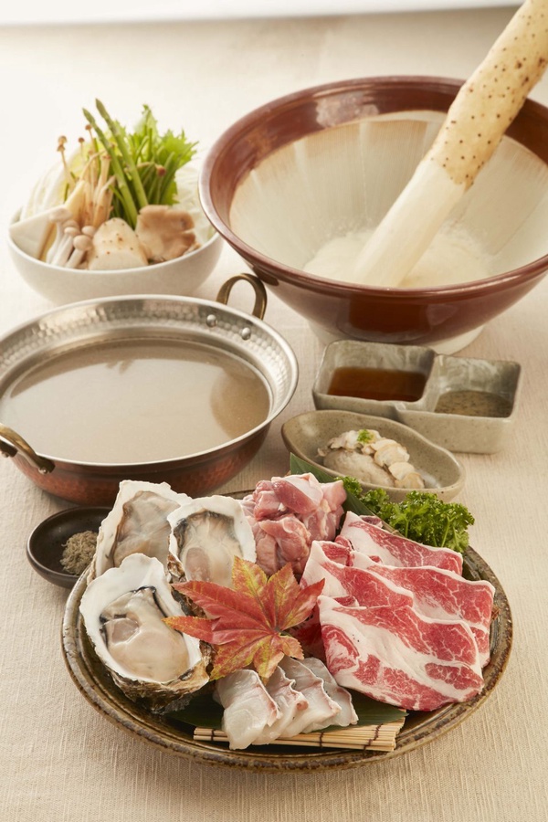 黑毛屋本家推秋天限定「大和芋牡蠣海陸鍋」，高級食材「瀨戶內產牡蠣」、頂級山藥「大和芋」讓你吃到欲罷不能！