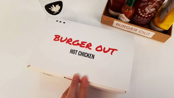 信義區美食推薦！Burgerout「海膽炸雞漢堡」，來自澎湖的馬糞海膽ＸBurgerout炸雞漢堡，濃郁的滋味真的超享受～
