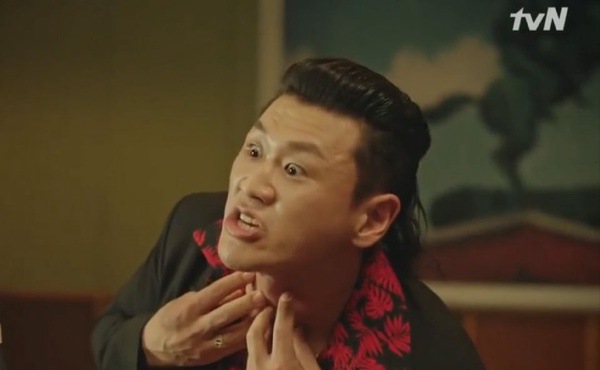 《很便宜，千里馬超市》首集6大笑點，金炳哲化身「一日向日葵」，巴亞族人力手推車超魔性！