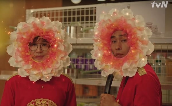 《很便宜，千里馬超市》首集6大笑點，金炳哲化身「一日向日葵」，巴亞族人力手推車超魔性！