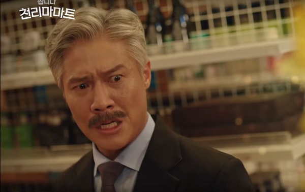 《很便宜，千里馬超市》首集6大笑點，金炳哲化身「一日向日葵」，巴亞族人力手推車超魔性！