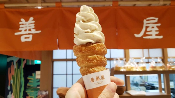 善菓屋「可頌豆乳冰淇淋」！中山區美食限定美食，每天現做的可頌加上豆乳冰淇淋，只限善菓屋南西店販售～