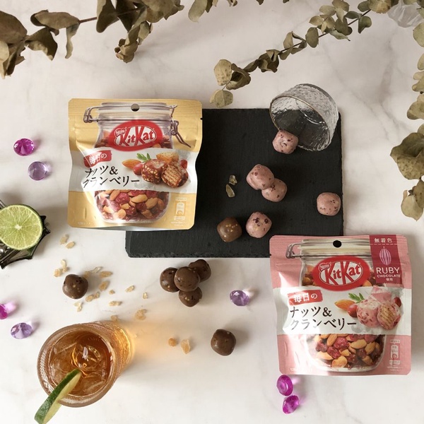 Kitkat蔓越莓巧克力系列＆Hello Kitty金色巧克力都在7-11！加碼乖乖、盛香珍等，超多奢華零食系列都在這裡～