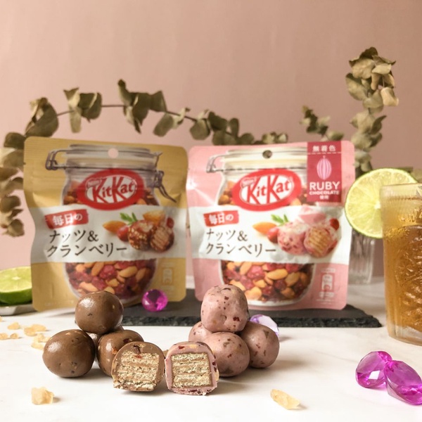 Kitkat蔓越莓巧克力系列＆Hello Kitty金色巧克力都在7-11！加碼乖乖、盛香珍等，超多奢華零食系列都在這裡～