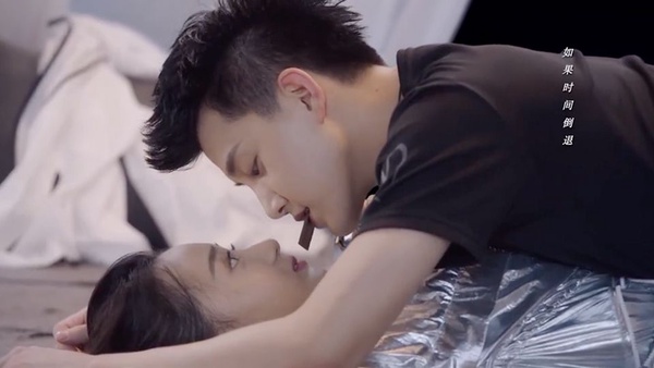 《國民老公2》「麵條吻」被嫌噁心！10個陸劇令人震驚的吻，李現「車窗吻」太蘇，《宸汐緣》吻到拉絲
