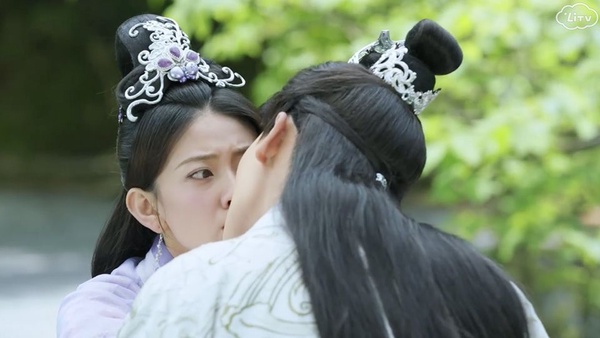 《國民老公2》「麵條吻」被嫌噁心！10個陸劇令人震驚的吻，李現「車窗吻」太蘇，《宸汐緣》吻到拉絲