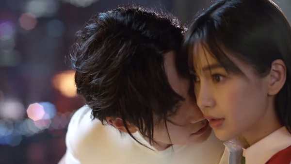 《國民老公2》「麵條吻」被嫌噁心！10個陸劇令人震驚的吻，李現「車窗吻」太蘇，《宸汐緣》吻到拉絲