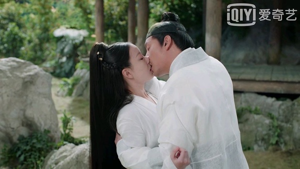 《國民老公2》「麵條吻」被嫌噁心！10個陸劇令人震驚的吻，李現「車窗吻」太蘇，《宸汐緣》吻到拉絲