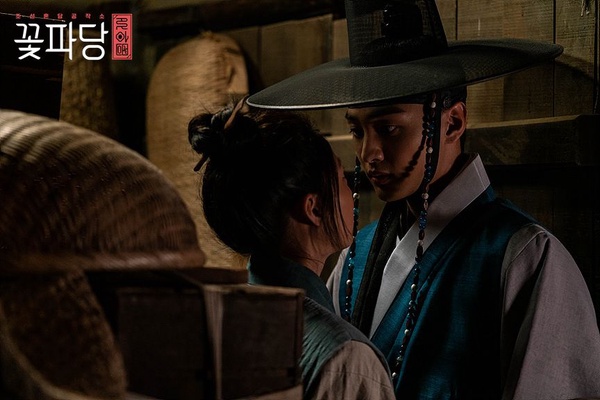 《花黨》集合古偶劇8大老梗！人設像《成均館緋聞》，金旻載、朴志訓都救不了的尷尬劇本