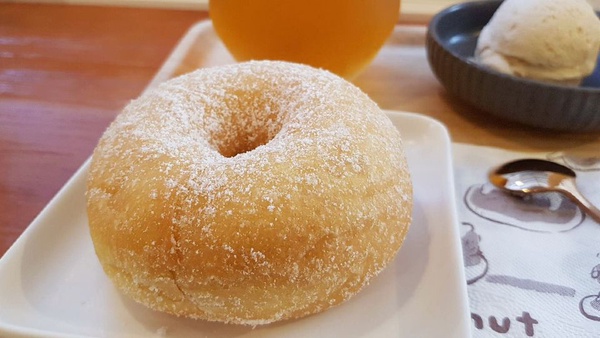 IG超夯的「呼點甜甜圈Hoo. Donut」！滿滿可愛的小刺蝟，＆鬆軟的日式甜甜圈，超萌氛圍的「Hoo. Donut 呼點甜甜圈」新開幕～