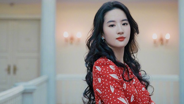 陸網評選女星好感指數排行榜TOP 10！趙麗穎進前十、楊紫奪第四，第一名不意外