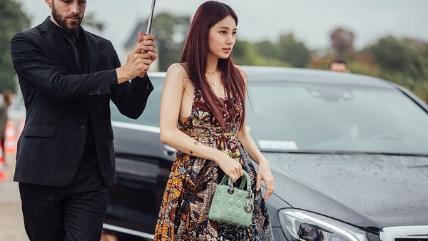 12女星2020春夏時裝周秀美腿！張鈞甯懶理邱澤、造型火辣，Angelababy精修V.S.未修完勝年輕小花